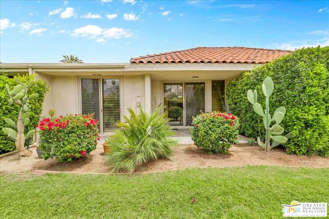 733 N Via Acapulco, Palm Springs CA: https://media.crmls.org/mediaz/56846907-eb9a-4db2-a59e-e4c2cb59ee46.jpg
