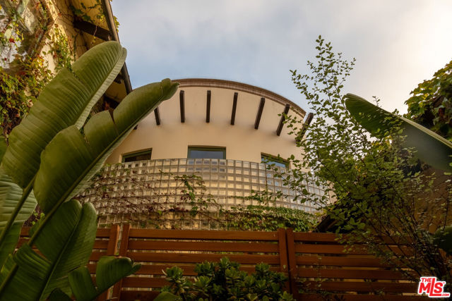 416 Carroll Canal, Venice CA: https://media.crmls.org/mediaz/56849a63-1da3-4caa-bf7d-3f2ce721f2ab.jpg