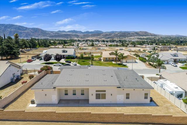 4195 Evergreen Lane, Banning CA: https://media.crmls.org/mediaz/5684b94d-4bc7-4002-add5-e199955dc705.jpg