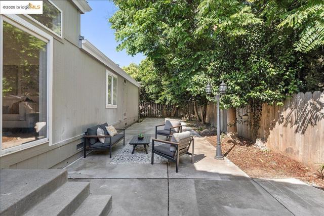 33526 4th ST, Union City CA: https://media.crmls.org/mediaz/5684eb1a-00fb-49a2-993d-d65481a1b605.jpg
