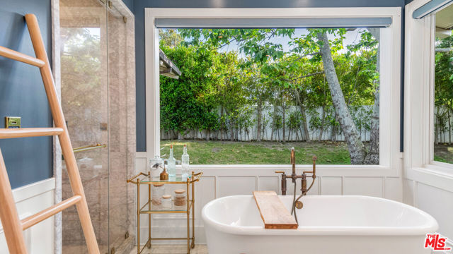 6815 Dume Drive, Malibu CA: https://media.crmls.org/mediaz/5684f887-2fc1-4927-ae7d-e0e1d13b27e9.jpg