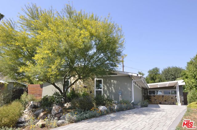 9342 Debra Avenue, North Hills CA: https://media.crmls.org/mediaz/56855870-a35f-4f3f-8cd5-f08a6de830d3.jpg