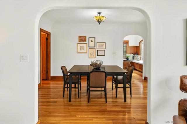 4605 4607 Terrace Dr, San Diego CA: https://media.crmls.org/mediaz/56857d1f-c64d-488c-b9ef-9bd32efcd4c2.jpg