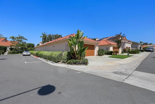 12027 Caminito Corriente, San Diego CA: https://media.crmls.org/mediaz/5685b3a5-8f51-47c2-9f69-f7e102a87243.jpg