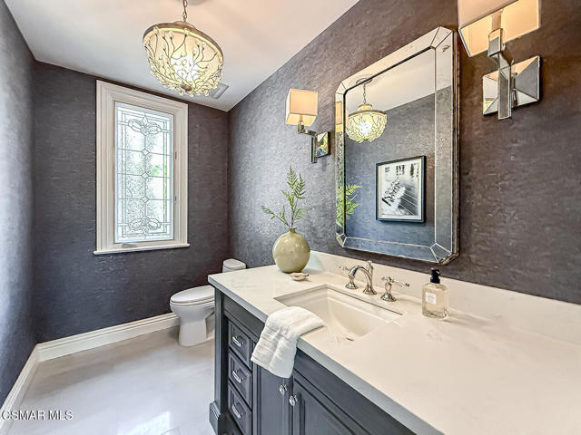 581 Lakeview Canyon Road, Westlake Village CA: https://media.crmls.org/mediaz/56864121-80fd-421b-9cd7-f4ca1adf62da.jpg