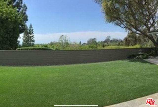 1039 Las Pulgas Road, Pacific Palisades CA: https://media.crmls.org/mediaz/5686e71b-109c-48e7-8938-f8a9f88f9737.jpg