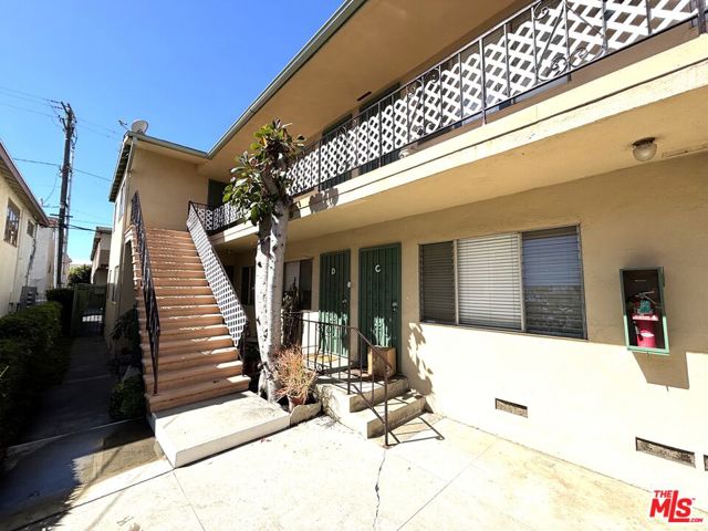 1310 10th Street, Santa Monica CA: https://media.crmls.org/mediaz/5686eda3-dada-4802-9424-6834af06b16d.jpg