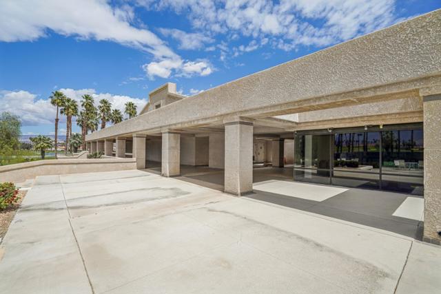 110 Celano Circle, Palm Desert CA: https://media.crmls.org/mediaz/56875bdd-6255-4396-ab7d-06e506034d5a.jpg