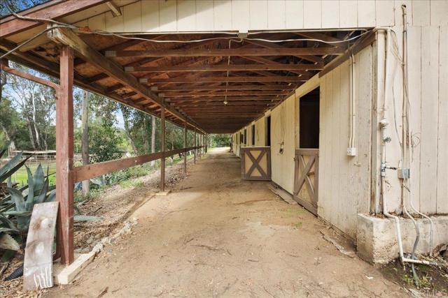 Detail Gallery Image 27 of 31 For 823 Rice Canyon Rd, Fallbrook,  CA 92028 - 4 Beds | 4 Baths