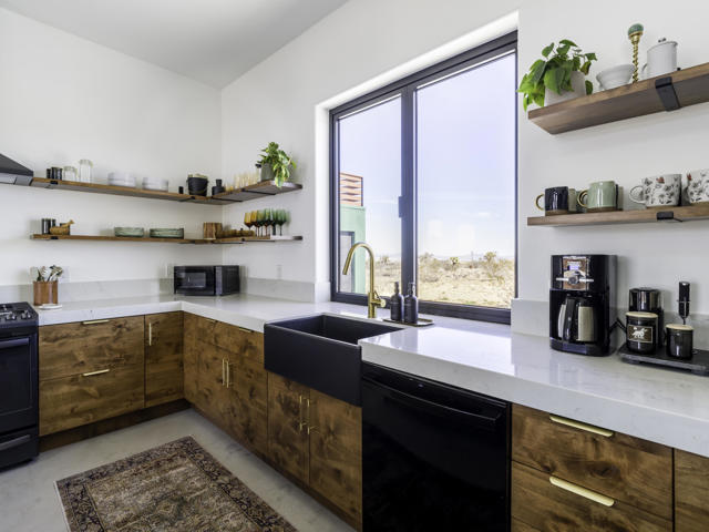 59130 Reche Road, Landers CA: https://media.crmls.org/mediaz/5687a645-738c-42fe-8230-2d95f73b6974.jpg