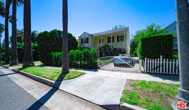 713 Doheny Drive, Beverly Hills, California 90210, 3 Bedrooms Bedrooms, ,2 BathroomsBathrooms,Single Family Residence,For Sale,Doheny,24404227