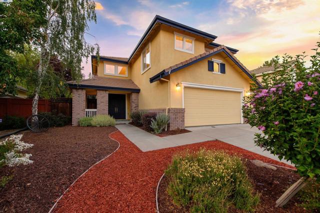 3582 Ridgecrest Way, Livermore CA: https://media.crmls.org/mediaz/56883be9-8e1f-499d-8a6e-a752da298f3e.jpg