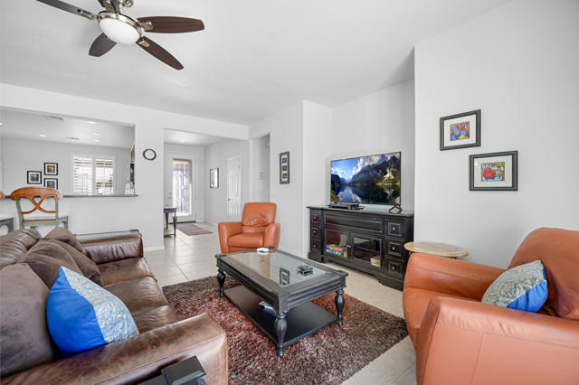39743 Camino Templado, Indio CA: https://media.crmls.org/mediaz/56884a1d-5cc8-4ba3-a8dc-3dcd4c3d7ddd.jpg