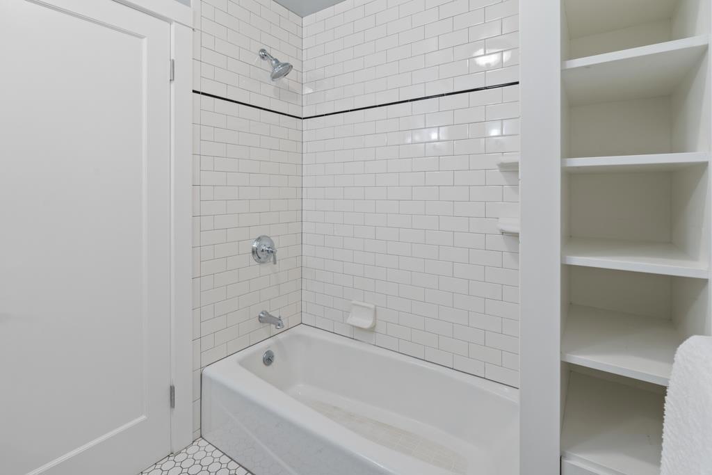 https://media.crmls.org/mediaz/568950b8-3683-42d0-ac6d-85aa0cb731c3.jpg?preset=X-Large