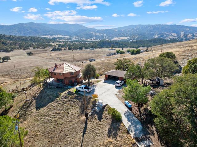 20101 Panoche Road, Paicines CA: https://media.crmls.org/mediaz/56895c42-4ece-4d73-bee8-d6edf23f8533.jpg