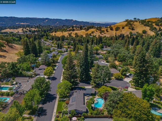 1023 White Gate Rd, Alamo CA: https://media.crmls.org/mediaz/5689d996-8675-4e40-93f7-25beb62459f4.jpg