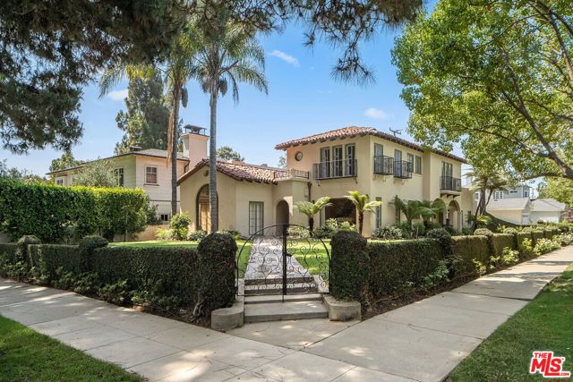 504 24Th Street, Santa Monica CA: https://media.crmls.org/mediaz/568a2af2-4de3-48d5-aafb-43bdc9a6e45e.jpg