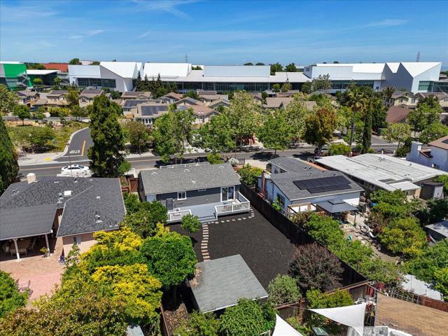 571 Hamilton Avenue, Menlo Park CA: https://media.crmls.org/mediaz/568a67d4-48cb-4424-921f-2dc6a3b0deef.jpg