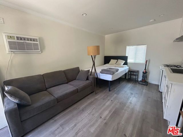 4826 Coolidge Avenue, Culver City CA: https://media.crmls.org/mediaz/568a7bc4-6117-4d8b-8474-893c291a65f0.jpg