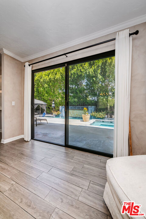 24417 Clipstone Street, Woodland Hills CA: https://media.crmls.org/mediaz/568a88dc-4db8-49fc-accf-87d108185e64.jpg