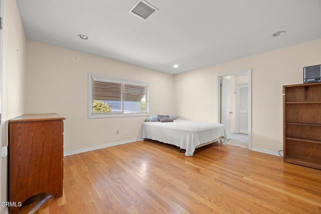 142 Poinsettia Gardens Drive, Ventura CA: https://media.crmls.org/mediaz/568ae620-4434-4d63-9438-c9740ff01f48.jpg