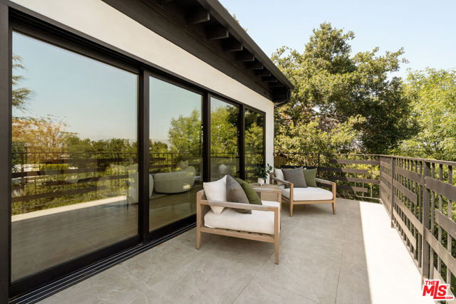 11587 Sunshine Terrace, Studio City CA: https://media.crmls.org/mediaz/568ae6a4-481c-4af9-aaab-6908ce5dc774.jpg