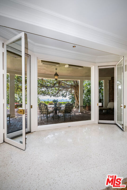 11080 Chalon Road, Los Angeles CA: https://media.crmls.org/mediaz/568b4b4e-a66d-4221-a08b-1fee5cd4292d.jpg