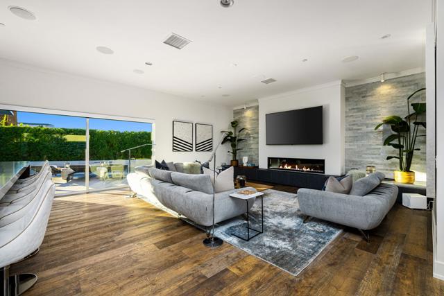 1047 Hunter Drive, Palm Springs CA: https://media.crmls.org/mediaz/568b5273-6293-4bf3-9f94-1e33fcbbfa77.jpg