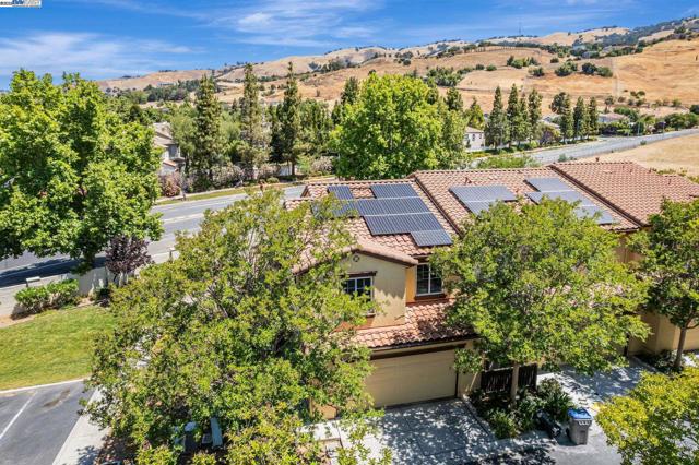 4182 Lautrec Dr, San Jose CA: https://media.crmls.org/mediaz/568bb3fe-d3c3-44e4-aab7-189a88f9741d.jpg