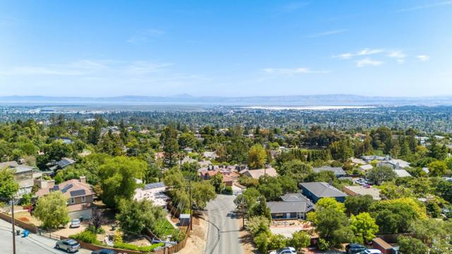 3996 Jefferson Avenue, Redwood City CA: https://media.crmls.org/mediaz/568beec1-70f0-43ef-b048-342d2d3ec777.jpg