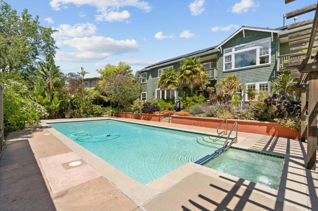https://media.crmls.org/mediaz/568c83f3-4272-464c-b9d4-939736667c65.jpg?preset=X-Large
