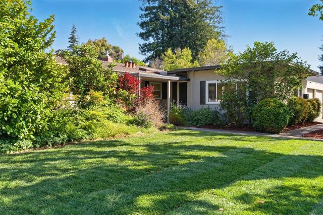 341 Linfield Drive, Menlo Park CA: https://media.crmls.org/mediaz/568cbe0d-b18a-4e51-b99f-e3a3343e5b2e.jpg