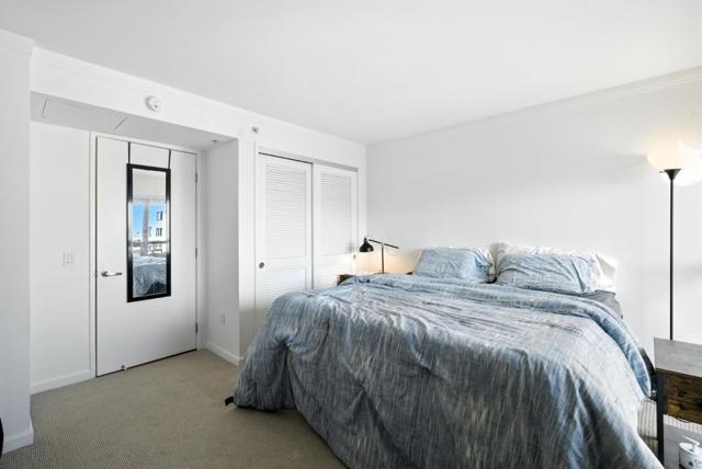 400 Beale Street, San Francisco CA: https://media.crmls.org/mediaz/568d1830-e7fe-4f20-80f1-0de36b5a8c82.jpg