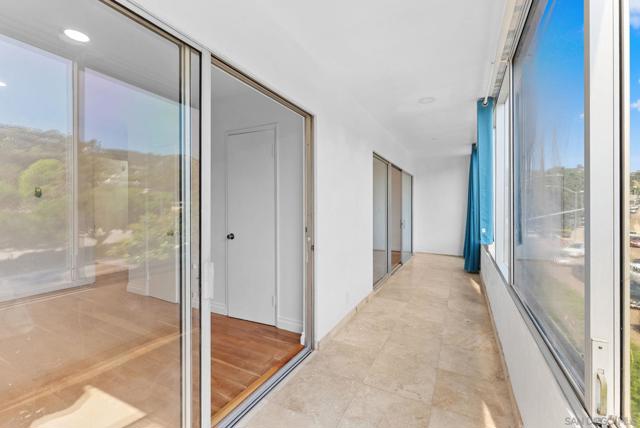 2352 Torrey Pines Rd Unit 9, La Jolla CA: https://media.crmls.org/mediaz/568d81aa-f6ea-4aa8-984a-9d64daffa925.jpg