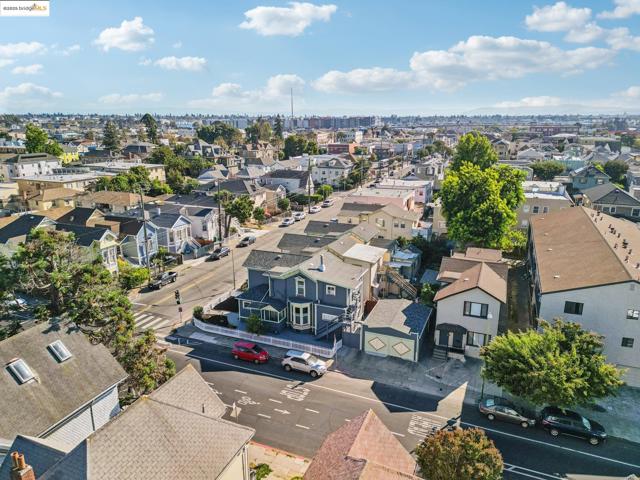 1549 5Th Ave, Oakland CA: https://media.crmls.org/mediaz/568d9dc4-8d84-4264-8a0b-a791d699b246.jpg