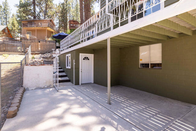 308 W Rainbow Boulevard, Big Bear CA: https://media.crmls.org/mediaz/568db2e9-7f93-4594-ab5f-97466f188b0e.jpg