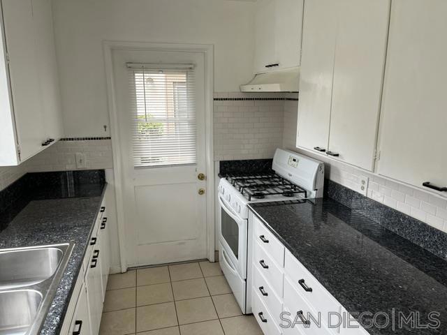 445 Mesa Way - photo 4