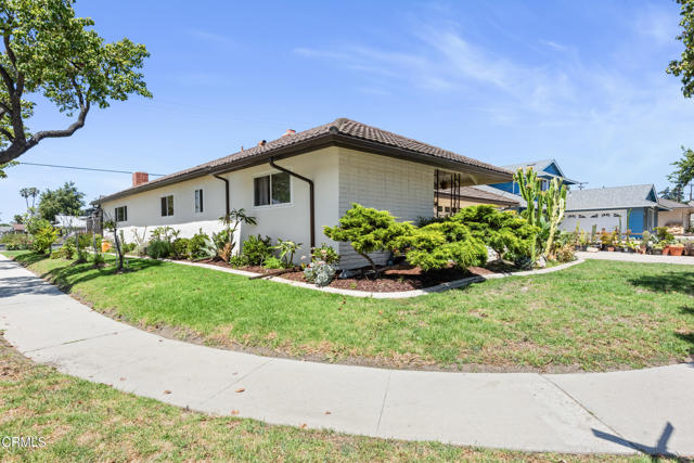 1437 Exeter Avenue, Ventura CA: https://media.crmls.org/mediaz/568e7e5a-f1fd-4770-ba28-99c7969549c5.jpg