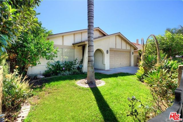 20036 STRATHERN Street, Winnetka CA: https://media.crmls.org/mediaz/568f2233-5da1-4c3a-80b2-f3ce8d3e775b.jpg