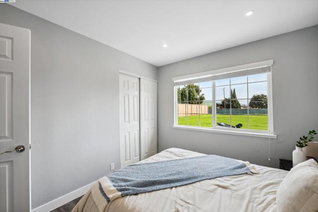 1300 Cirolero St, Milpitas CA: https://media.crmls.org/mediaz/568f8f32-bbf7-4b0b-95a2-fcaa43d89a72.jpg