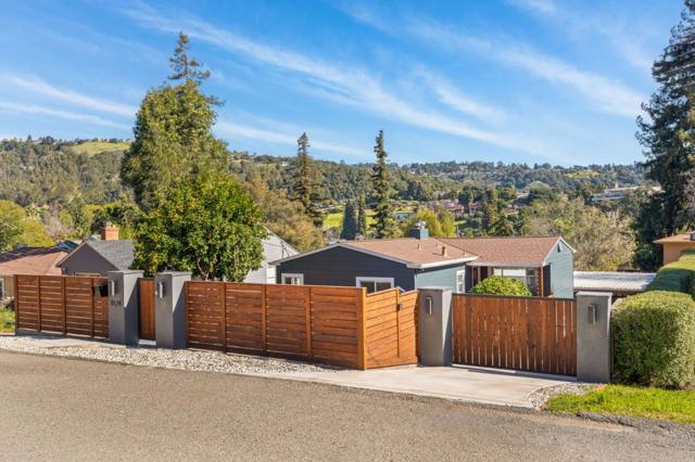 8124 Greenly Drive, Oakland CA: https://media.crmls.org/mediaz/569002d9-3b9f-4143-a4b6-966cdcb9f0bd.jpg