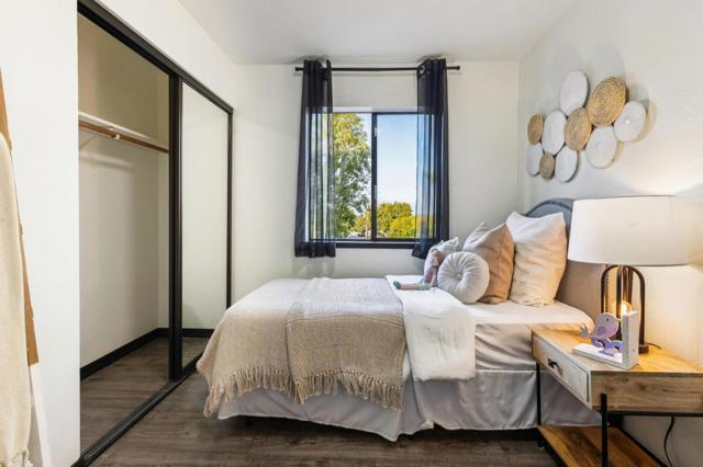 711 S Bayshore Boulevard, San Mateo CA: https://media.crmls.org/mediaz/56908352-51d3-484b-82a2-169c32c8a28a.jpg