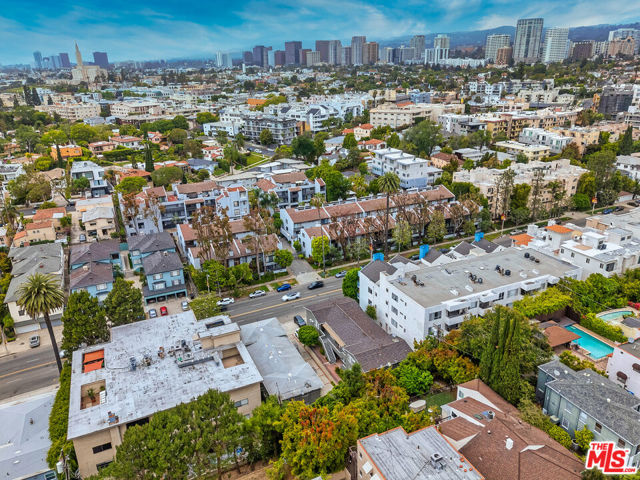 1940 S Beverly Glen Boulevard, Los Angeles CA: https://media.crmls.org/mediaz/5690c03c-2c9b-4669-ad57-bba2dff3f29c.jpg