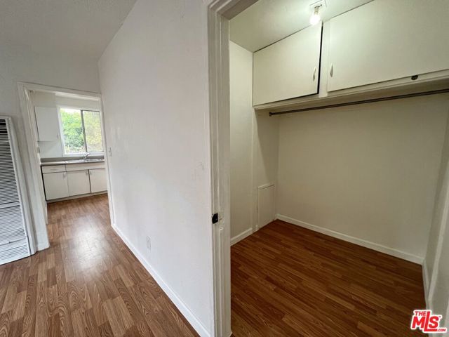 2209 S Ridgeley Drive, Los Angeles CA: https://media.crmls.org/mediaz/56916934-85a4-4346-9cc5-7c0f5cef3e71.jpg