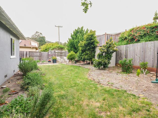 1087 Rio Vista Drive, Pacifica CA: https://media.crmls.org/mediaz/5691cbc9-0fdd-41d9-886e-4f639ada9990.jpg
