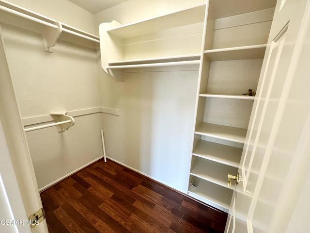 672 Indian Oak Lane, Oak Park CA: https://media.crmls.org/mediaz/5691e313-69fd-4602-972e-c1fb9b0a241d.jpg