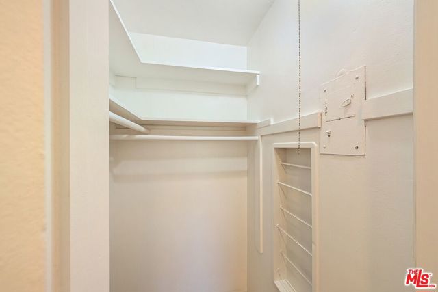 1030 5th Street, Santa Monica CA: https://media.crmls.org/mediaz/5691e8a9-3af3-494c-b8be-cbd9b00aee95.jpg