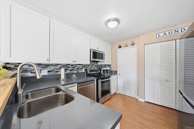 Detail Gallery Image 4 of 15 For 6889 Panamint Row #3,  San Diego,  CA 92139 - 3 Beds | 2 Baths