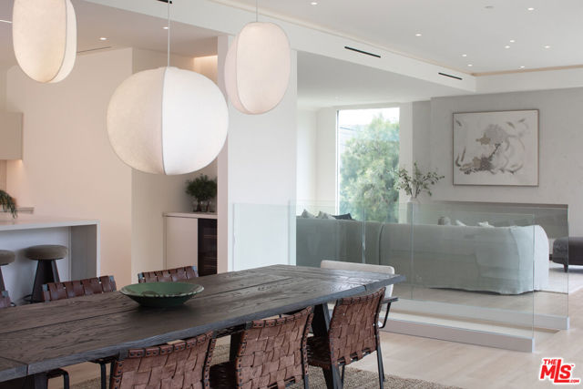 1943 Sunset Plaza Drive, Los Angeles CA: https://media.crmls.org/mediaz/569329ca-cbfa-4aa8-aee6-ef2bfb1c3137.jpg