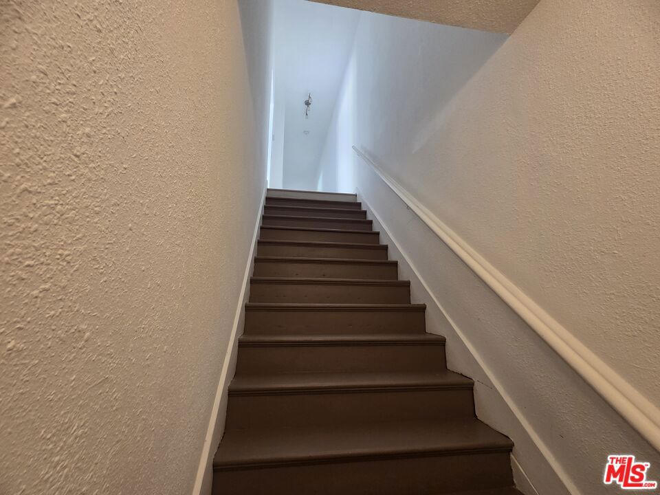 https://media.crmls.org/mediaz/569344d6-6b44-4f72-9c9a-ae2dbf15e486.jpg?preset=X-Large